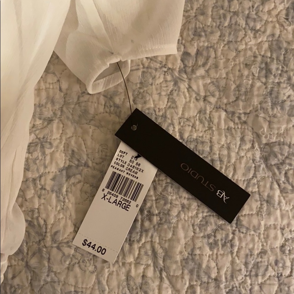 Elegant White Blouse (NWT) - Picture 4 of 6